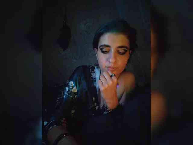 UntouchableSquirtWitch webcam