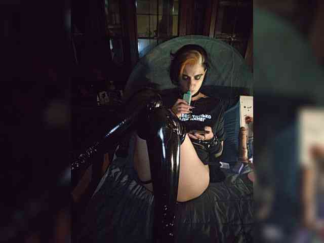 CrazySquirtSiren webcam
