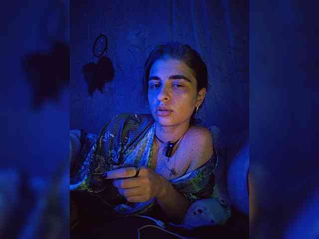 UntouchableSquirtWitch webcam