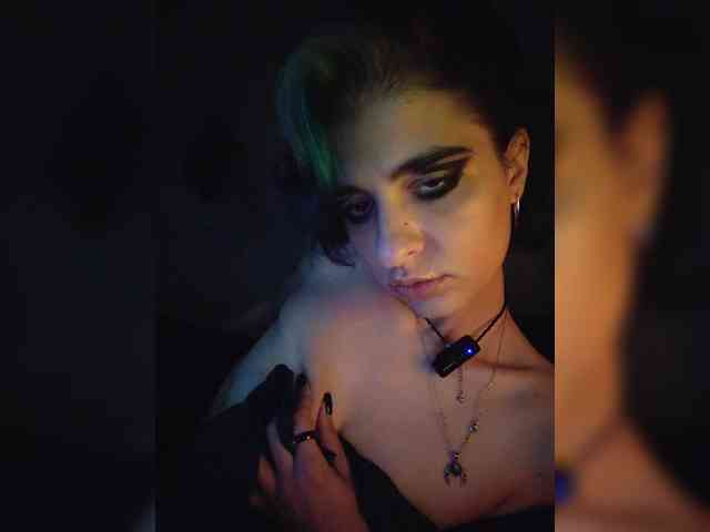 UntouchableSquirtWitch webcam