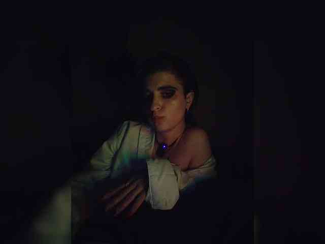 UntouchableSquirtWitch webcam