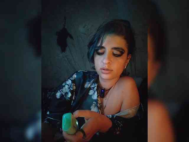 UntouchableSquirtWitch webcam
