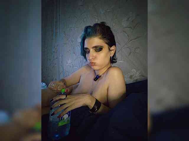 UntouchableSquirtWitch webcam