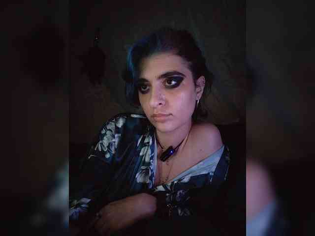 UntouchableSquirtWitch webcam