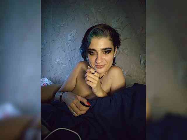 UntouchableSquirtWitch webcam