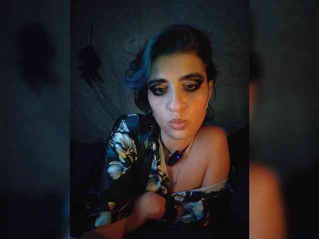 UntouchableSquirtWitch webcam