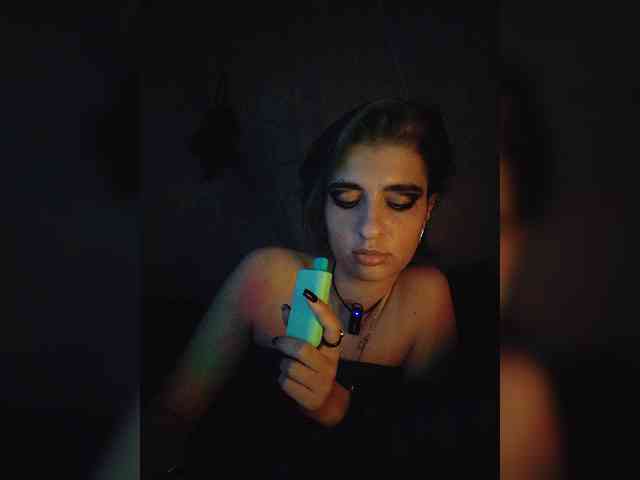 UntouchableSquirtWitch webcam