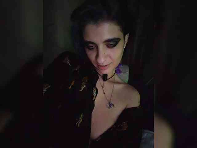 UntouchableSquirtWitch webcam