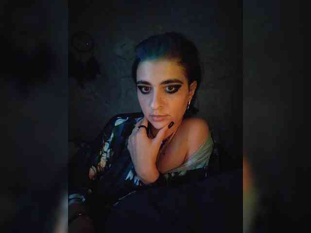 UntouchableSquirtWitch webcam