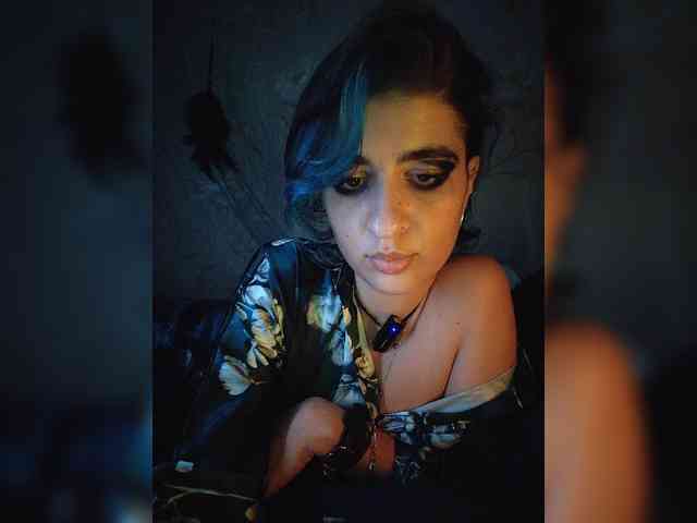 UntouchableSquirtWitch webcam