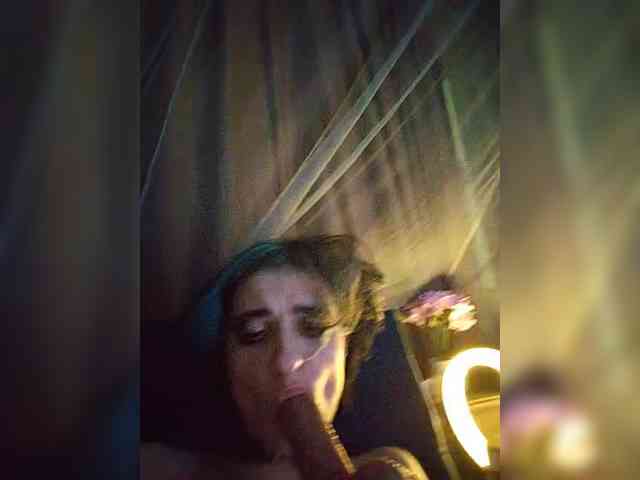 UntouchableSquirtWitch webcam