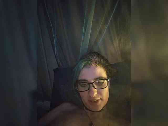 UntouchableSquirtWitch webcam