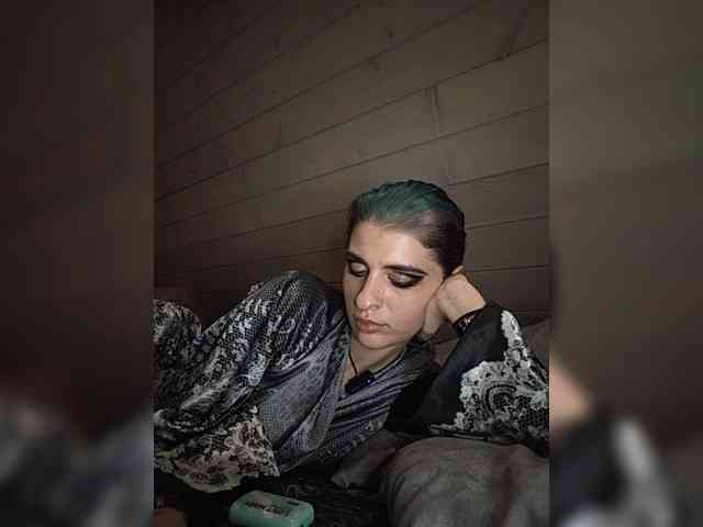 UntouchableSquirtWitch webcam