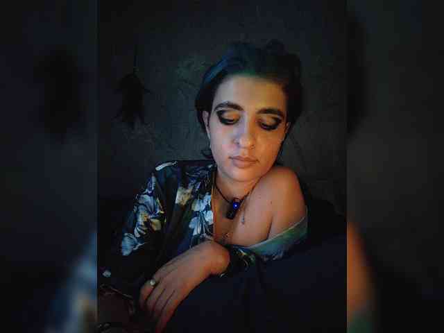 UntouchableSquirtWitch webcam