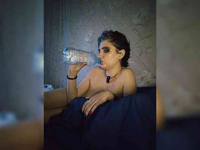 UntouchableSquirtWitch webcam