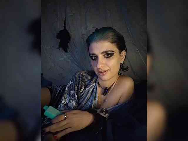 UntouchableSquirtWitch webcam