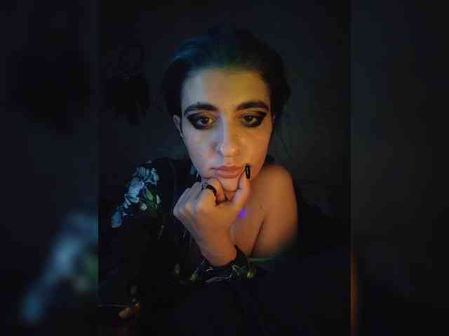 UntouchableSquirtWitch webcam