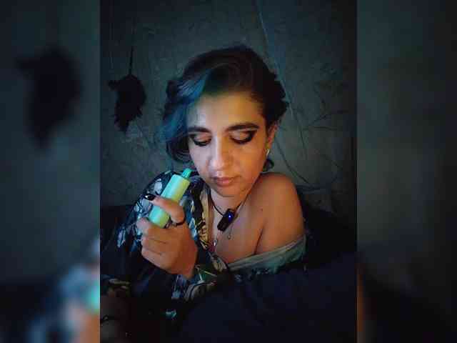 UntouchableSquirtWitch webcam