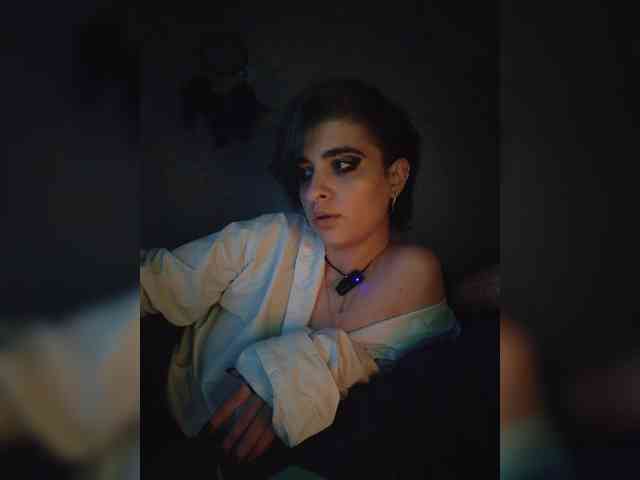 UntouchableSquirtWitch webcam