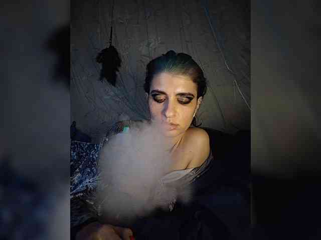 UntouchableSquirtWitch webcam