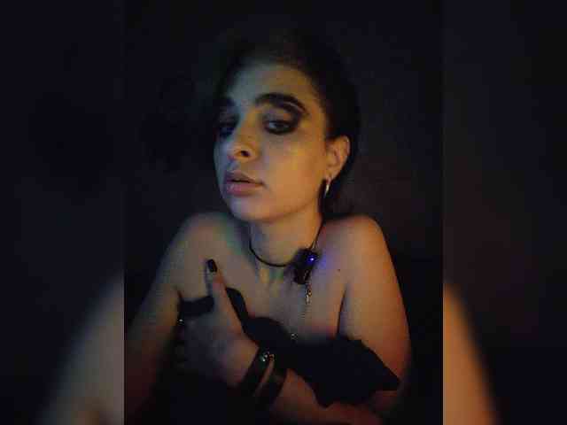 UntouchableSquirtWitch webcam