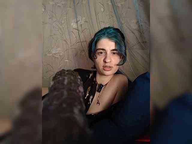 UntouchableSquirtWitch webcam