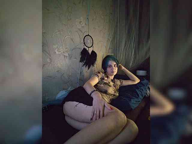UntouchableSquirtWitch webcam
