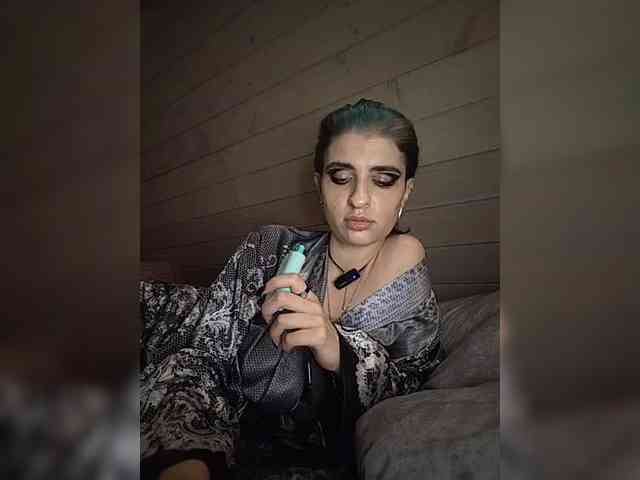 UntouchableSquirtWitch webcam