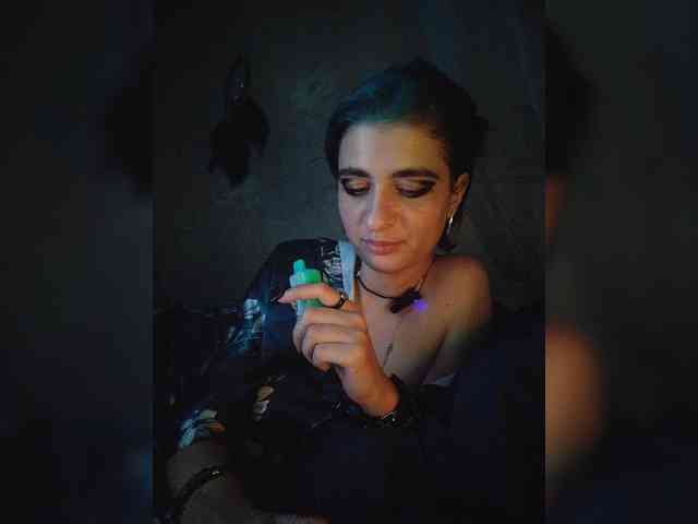 UntouchableSquirtWitch webcam