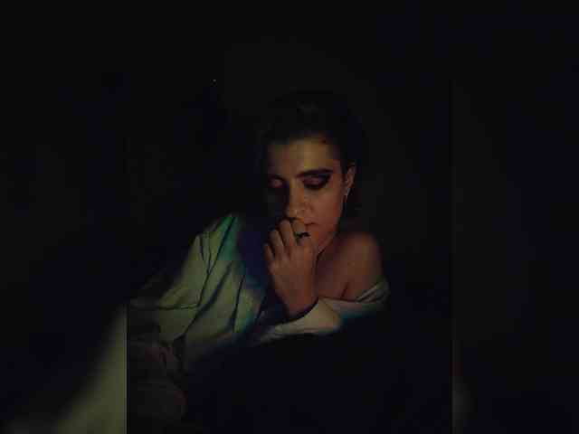 UntouchableSquirtWitch webcam