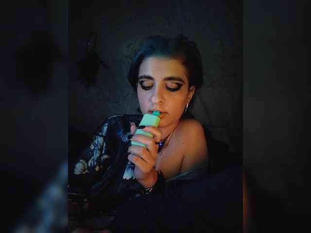 UntouchableSquirtWitch webcam