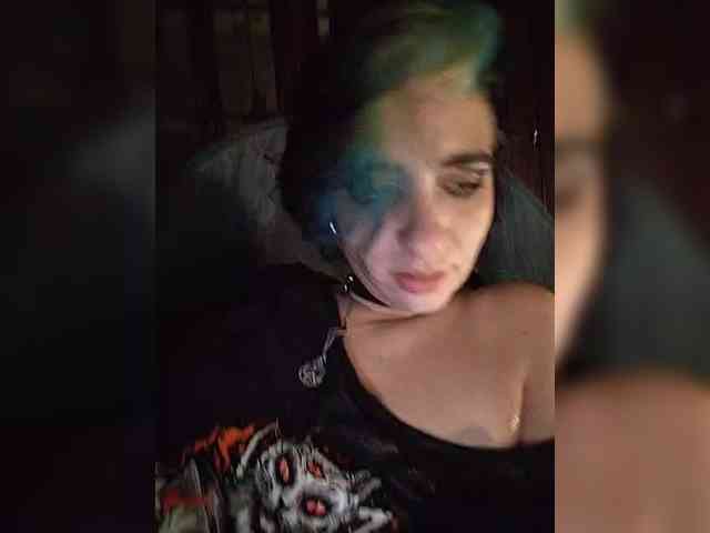 crazysquirtsiren's live room