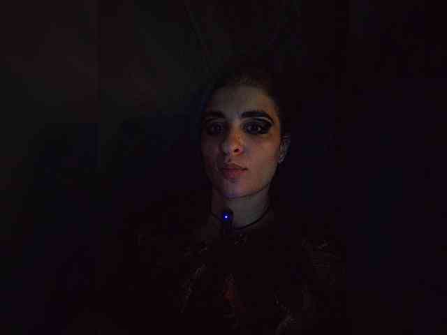 UntouchableSquirtWitch webcam