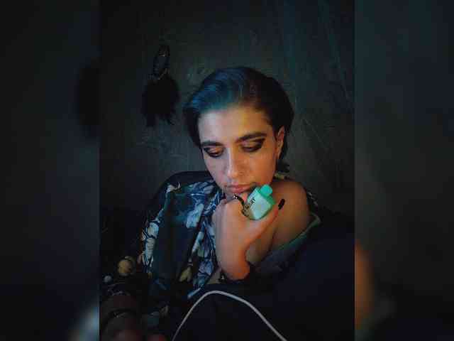 UntouchableSquirtWitch webcam
