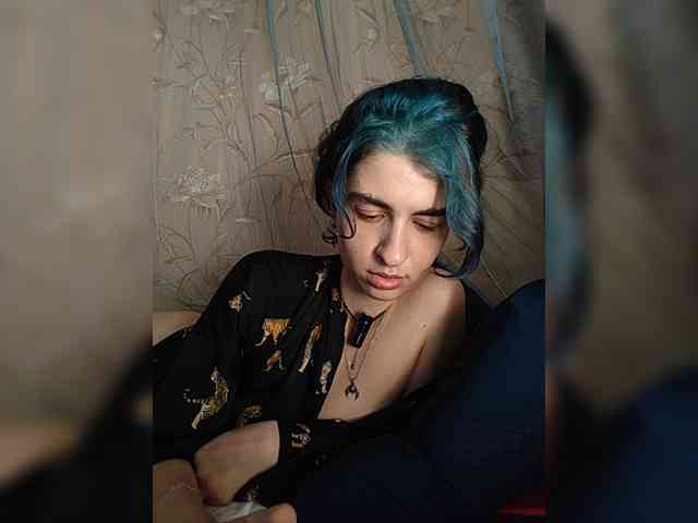 UntouchableSquirtWitch webcam