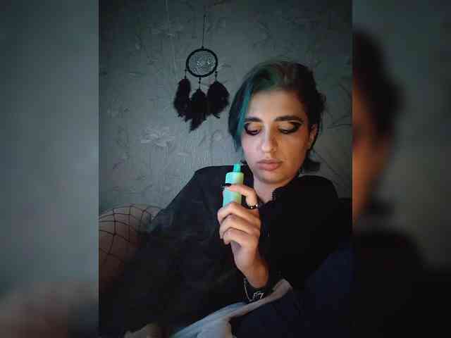 UntouchableSquirtWitch webcam