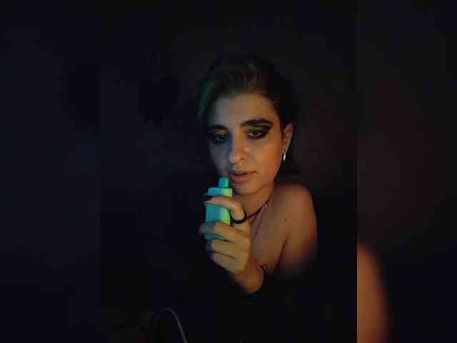 UntouchableSquirtWitch webcam