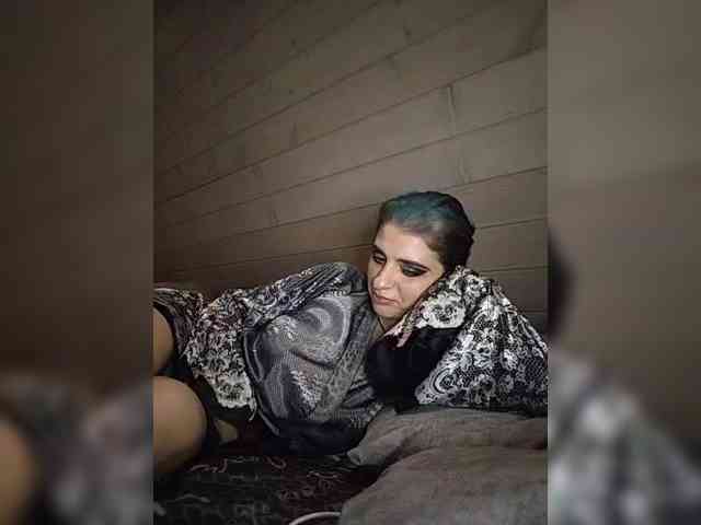 UntouchableSquirtWitch webcam