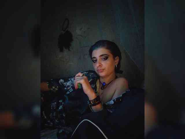 UntouchableSquirtWitch webcam