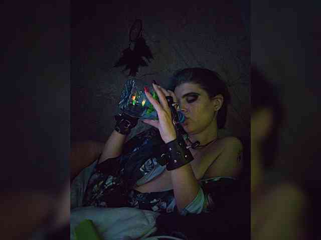 UntouchableSquirtWitch webcam