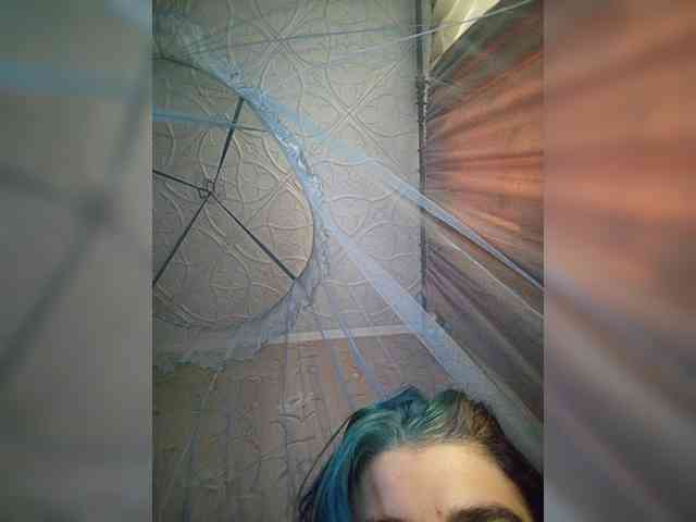 UntouchableSquirtWitch webcam