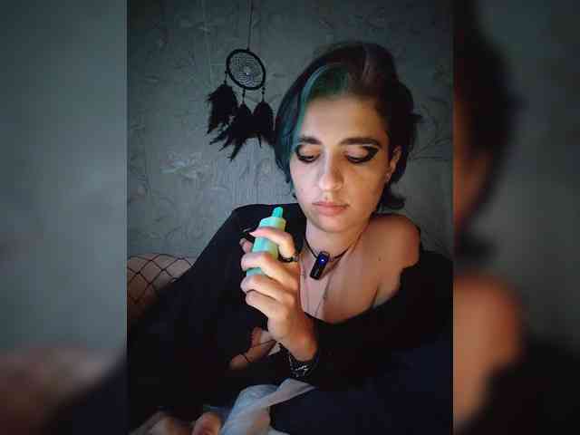 UntouchableSquirtWitch webcam