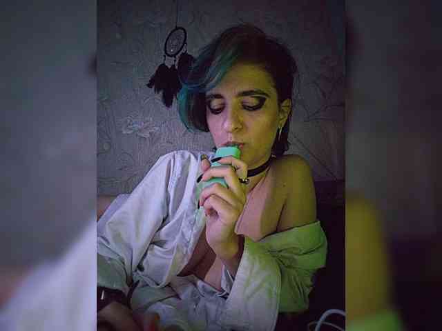 UntouchableSquirtWitch webcam
