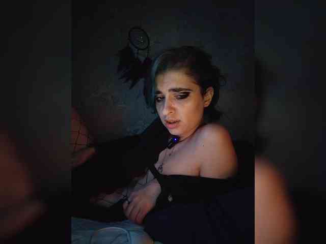 UntouchableSquirtWitch webcam