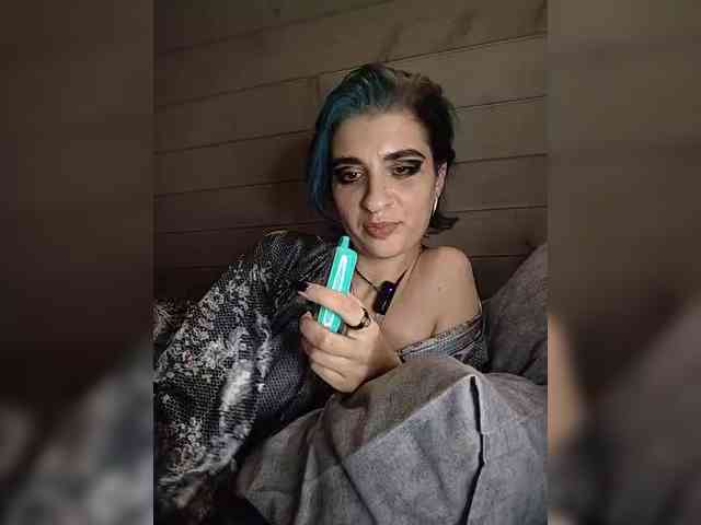 UntouchableSquirtWitch webcam