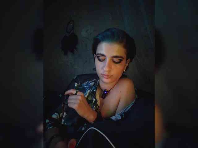 UntouchableSquirtWitch webcam