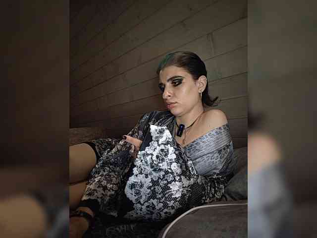 UntouchableSquirtWitch webcam