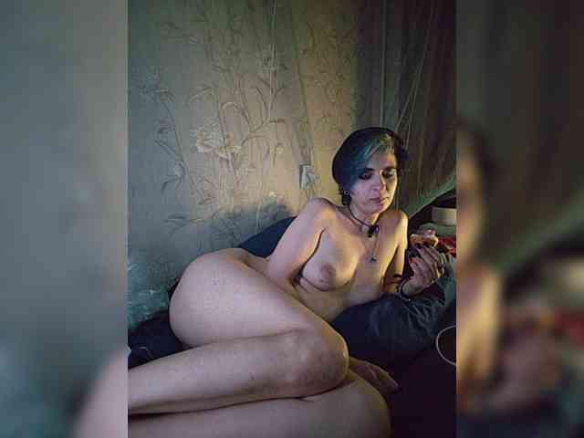 UntouchableSquirtWitch webcam