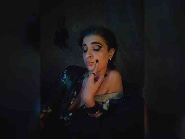 UntouchableSquirtWitch webcam