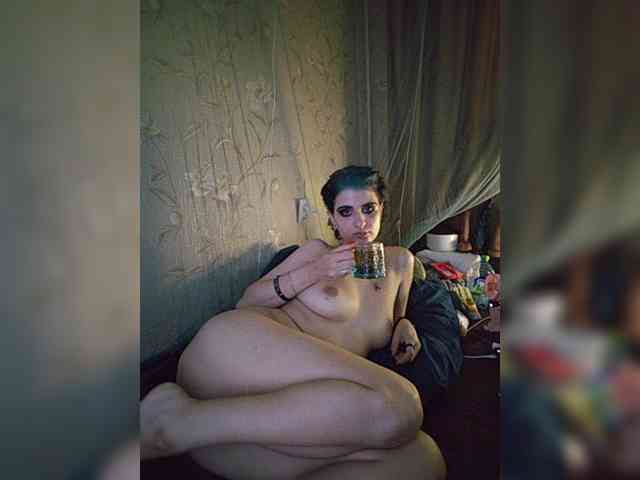 UntouchableSquirtWitch webcam